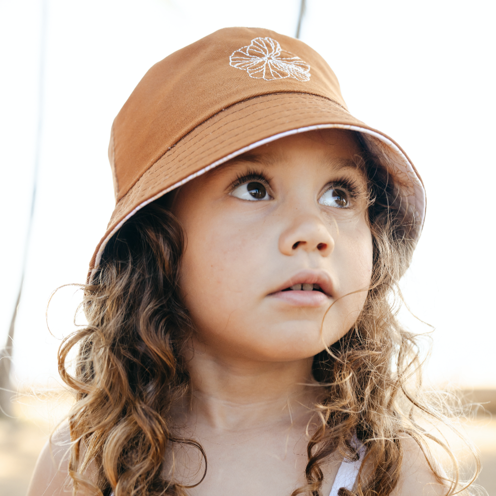 Catch A Tan Reversible Bucket Hat (Keiki) – Haku Collective display picture 1